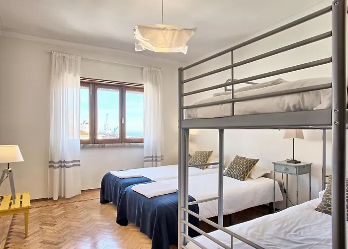 Studio Fuer 17 Personen Und 1 Kind In Lissabon
