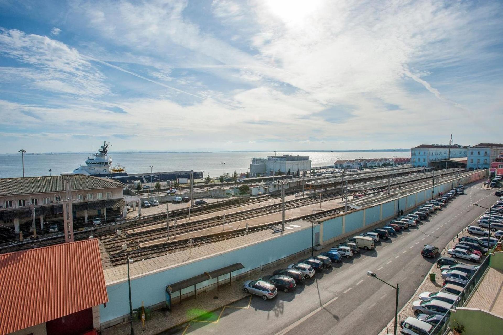 Studio Fuer 17 Personen Und 1 Kind In * Lissabon