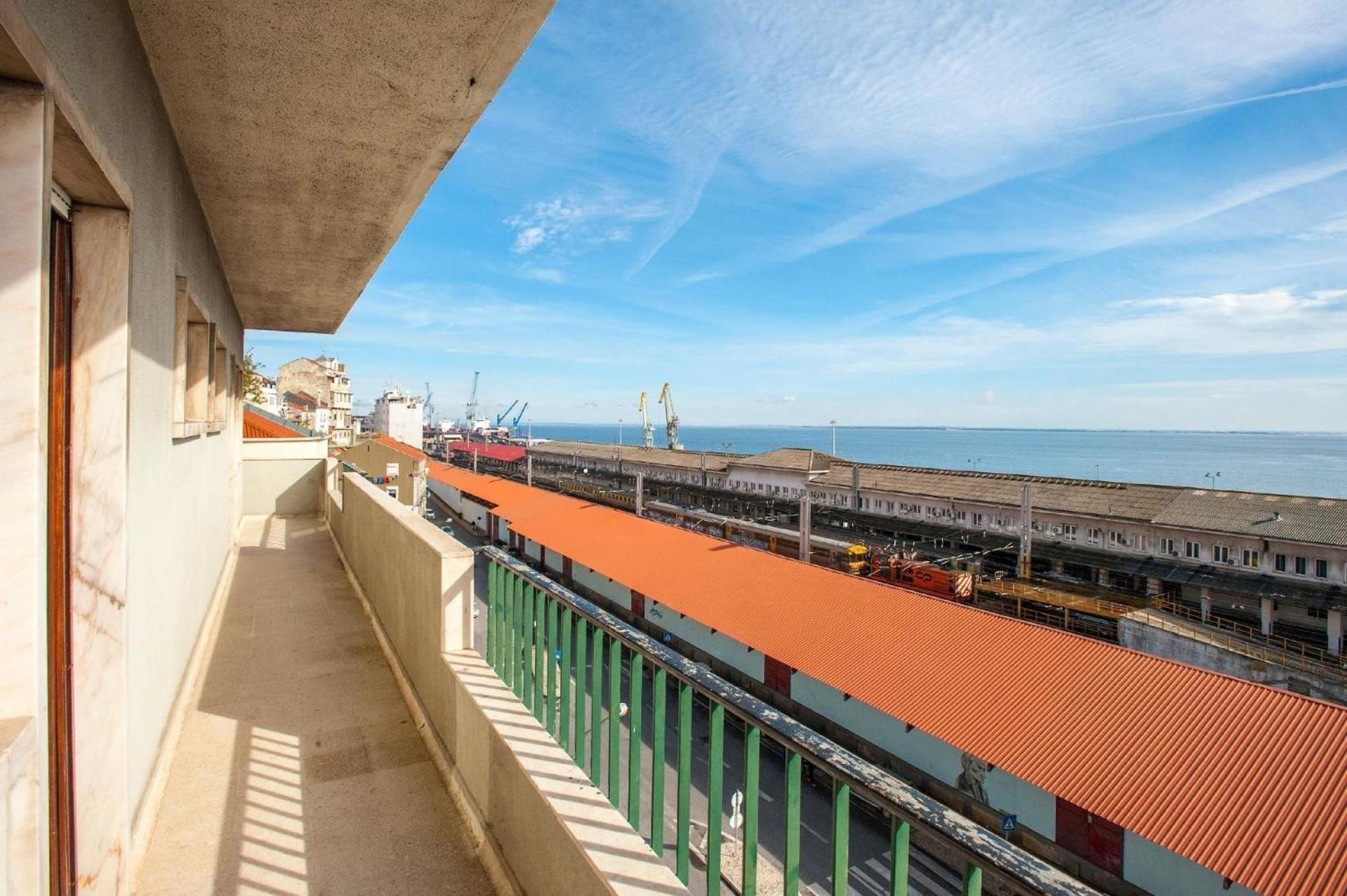 Apartment Studio Fuer 17 Personen Und 1 Kind In Lissabon